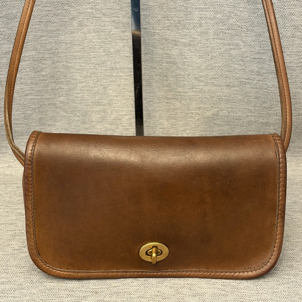 Vintage Coach Dinky - Putty
